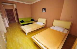 Отель Отель Престиж Батуми Стандартный двухместный номер с 2 отдельными кроватями-2